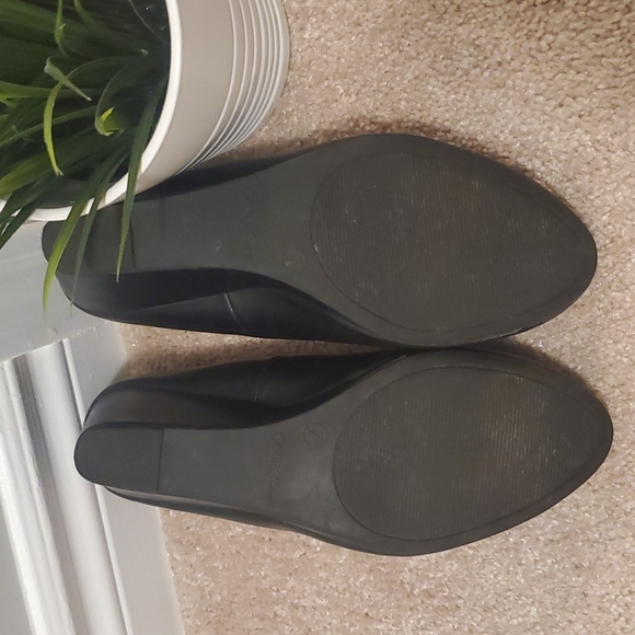 Black wedge heel, size 7 - Picture 2 of 4